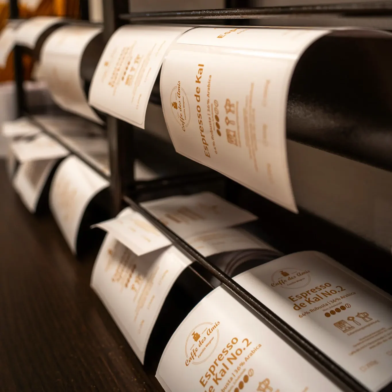 Caffe des Amis - Hinter den Kulissen - Rösterei in Michelstadt - Etiketten Kaffeeverpackung